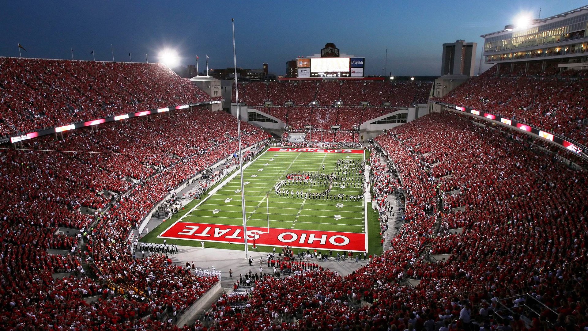 苏炳添现场观看学生田径比赛，田径运动员苏炳添的比赛成绩